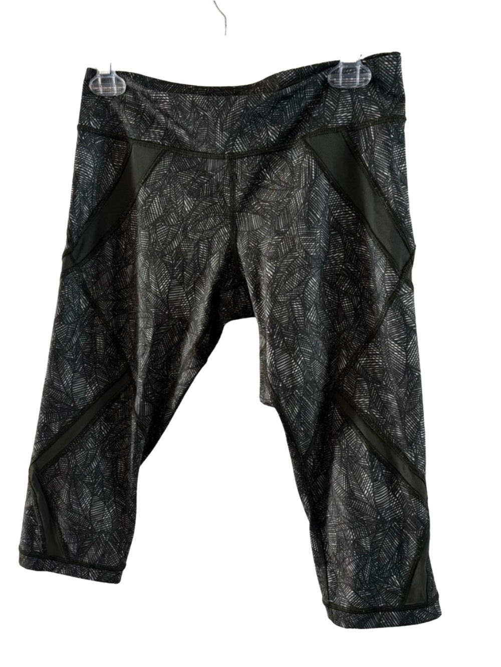 Lululemon dark green leaf pattern cropped leggings